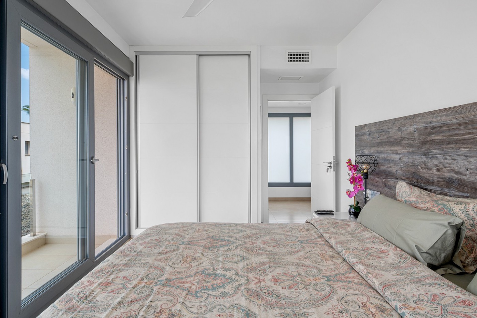 Resale - Villa -
Jacarilla - Inland