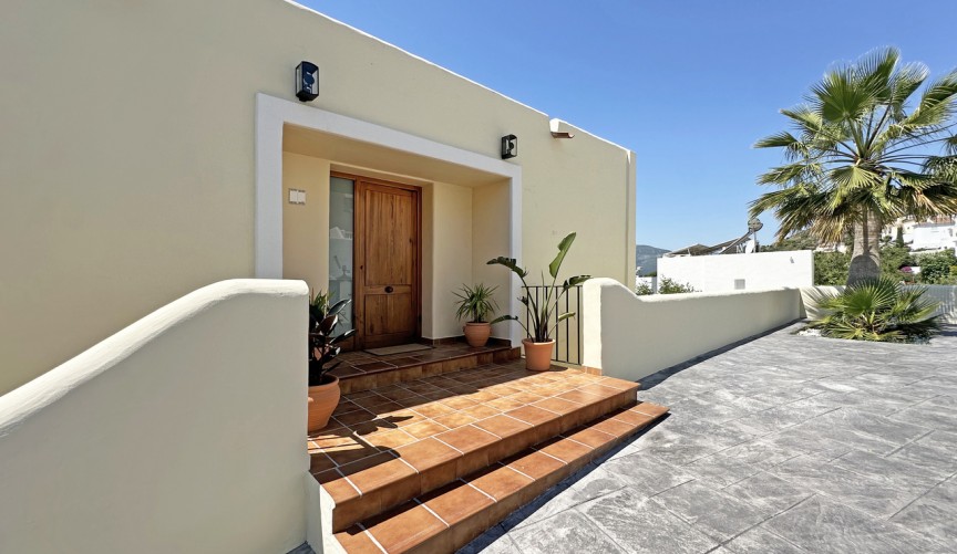 Resale - Villa -
Jalón - Inland