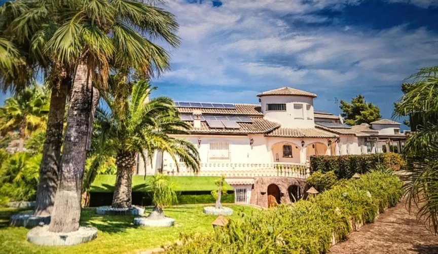 Resale - Villa -
Jávea - Costa Blanca