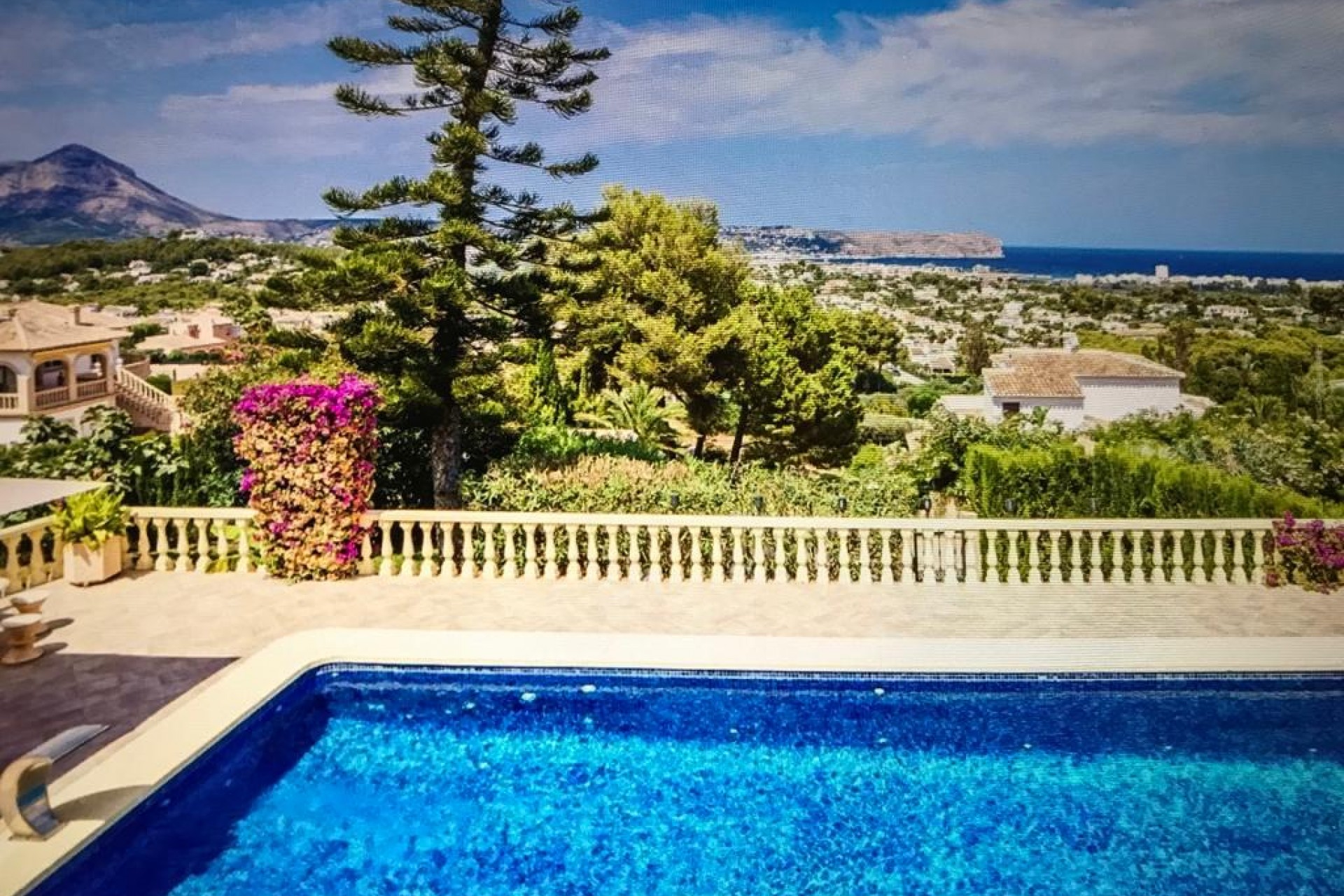 Resale - Villa -
Jávea - Costa Blanca