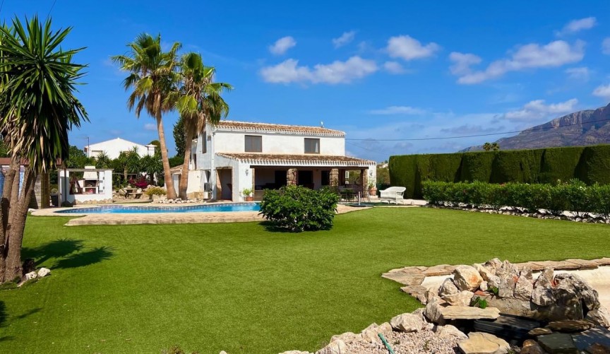 Resale - Villa -
Jávea - Costa Blanca