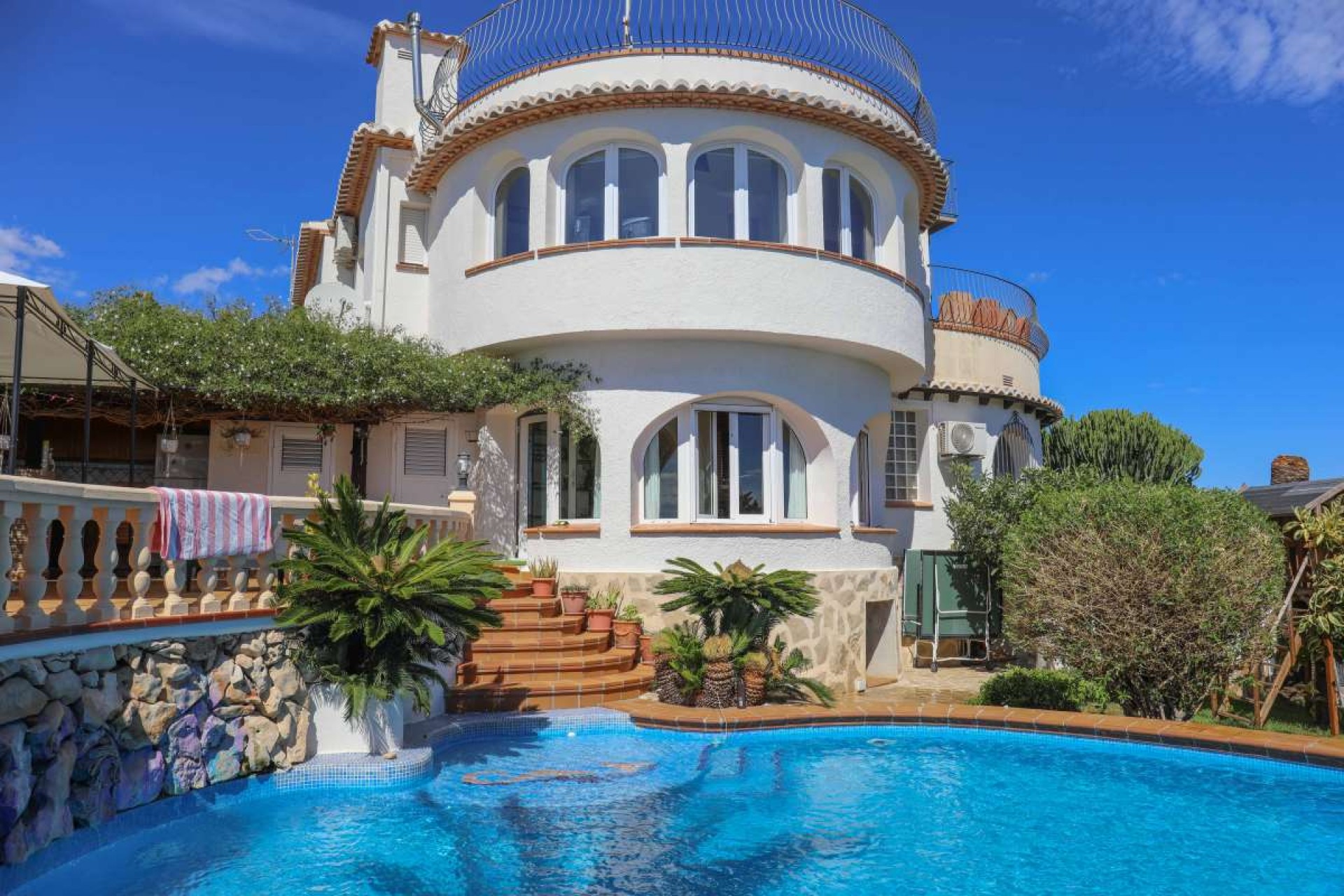 Resale - Villa -
Jávea - Costa Blanca