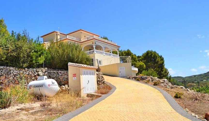 Resale - Villa -
Jávea - Costa Blanca