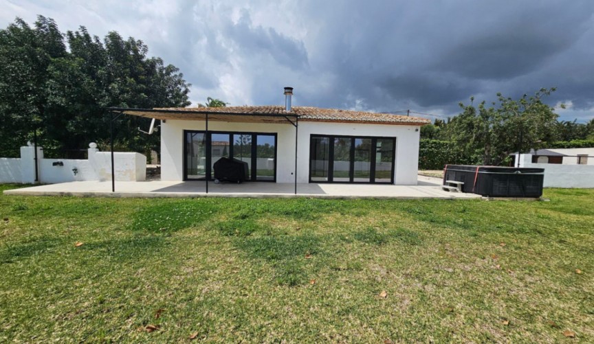 Resale - Villa -
Jávea - Costa Blanca