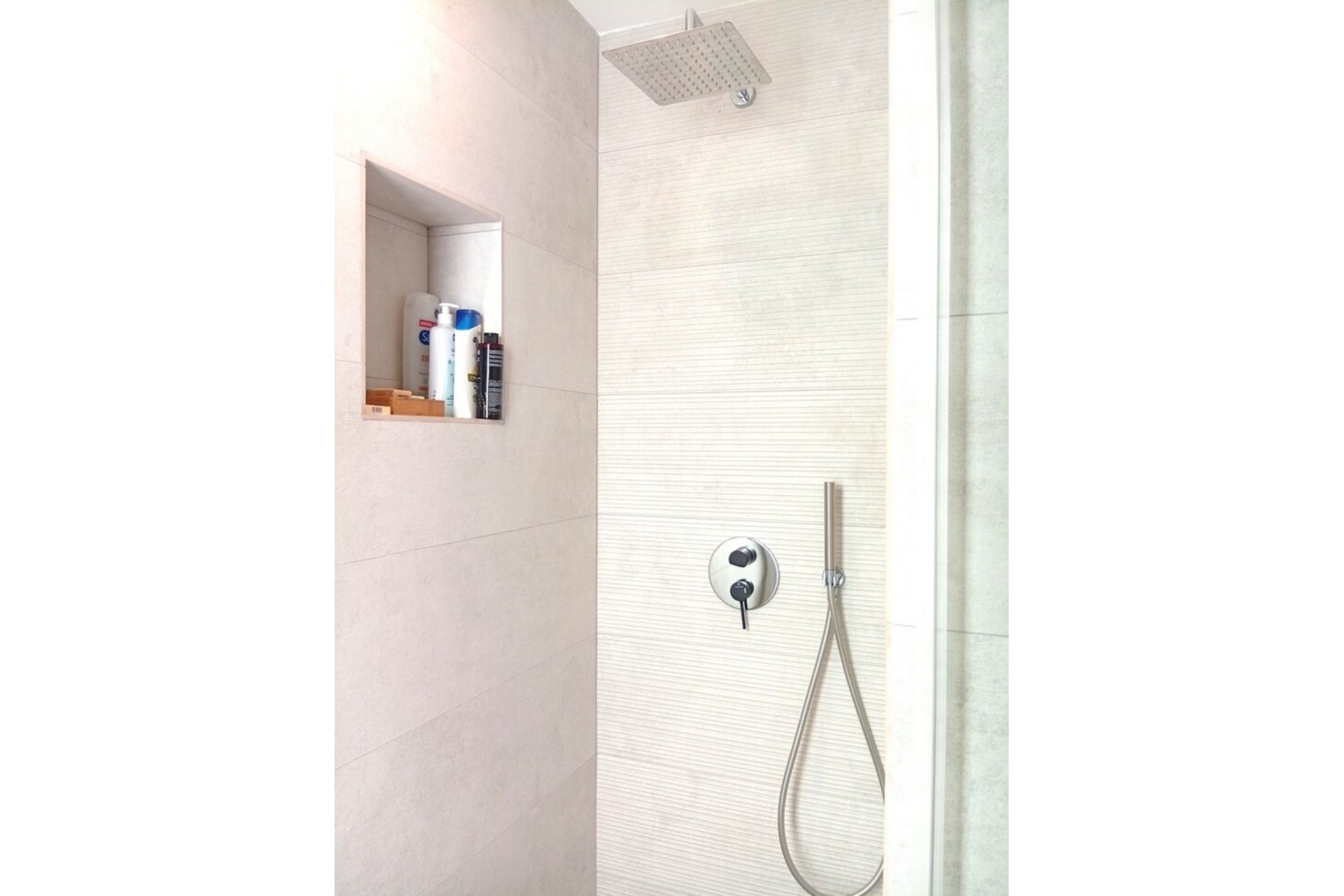 Resale - Villa -
La Finca Golf Resort - Inland