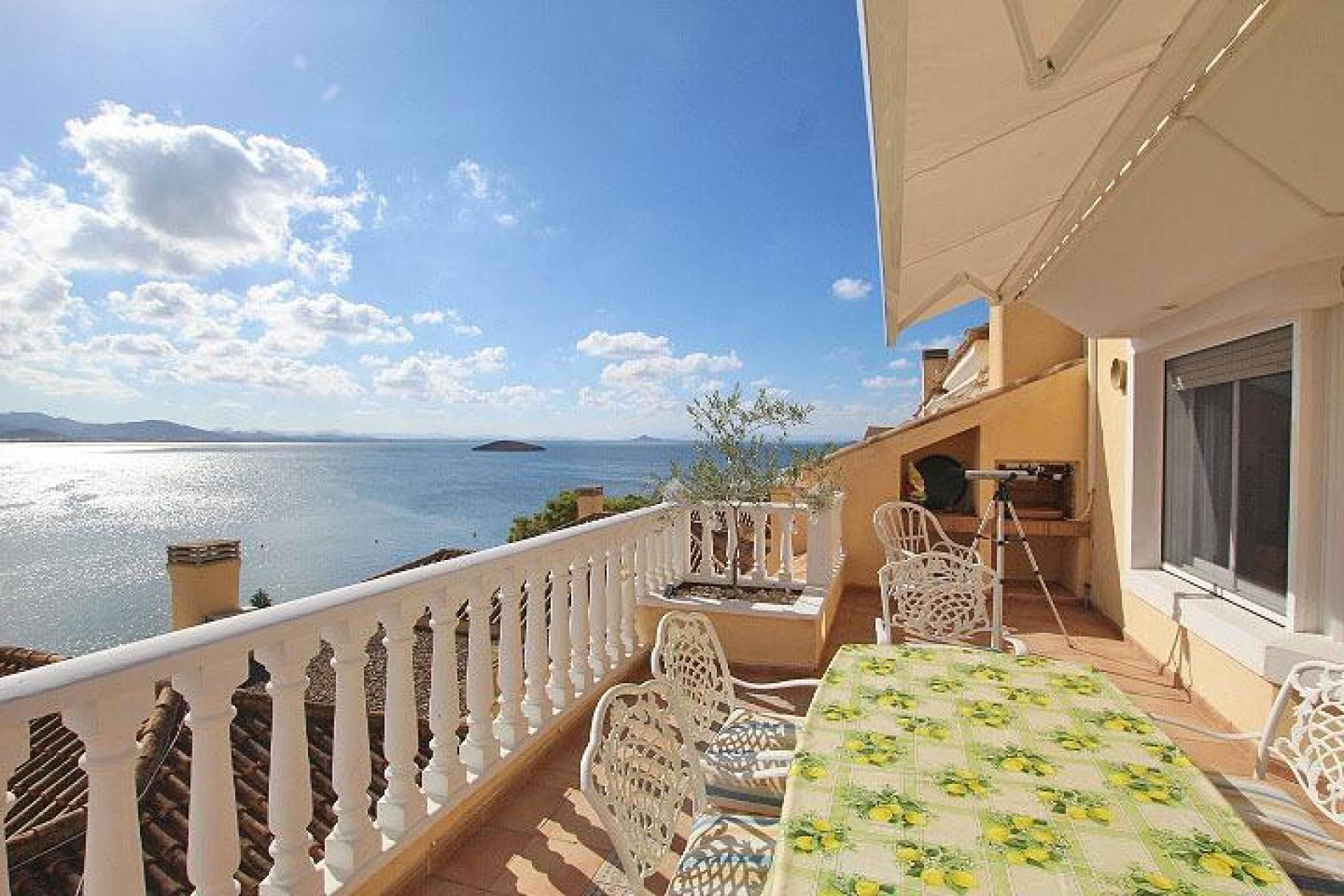 Resale - Villa -
La Manga del Mar Menor - Villa Romana