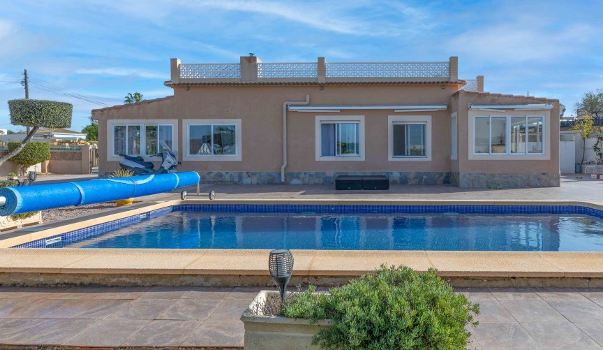 Resale - Villa -
La Marina - Costa Blanca