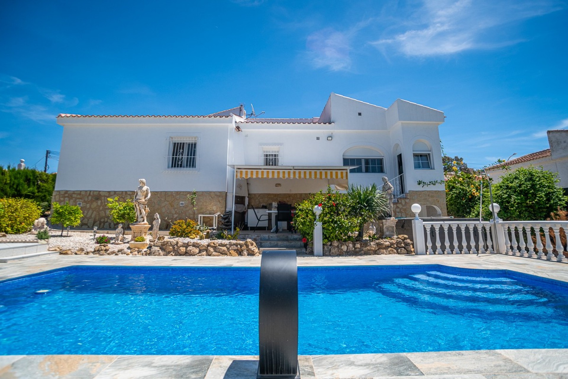 Resale - Villa -
La Marina - Costa Blanca