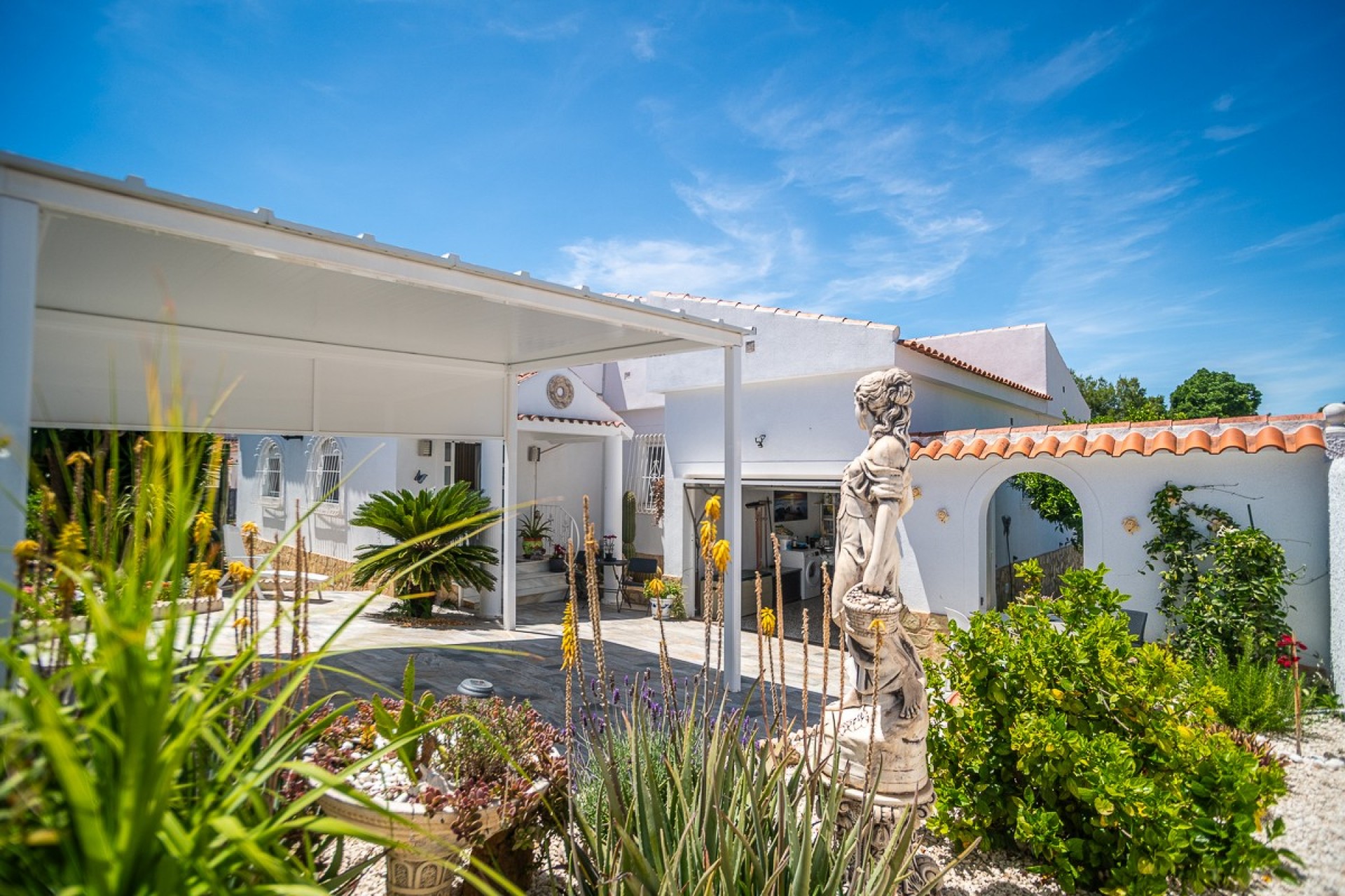 Resale - Villa -
La Marina - Costa Blanca