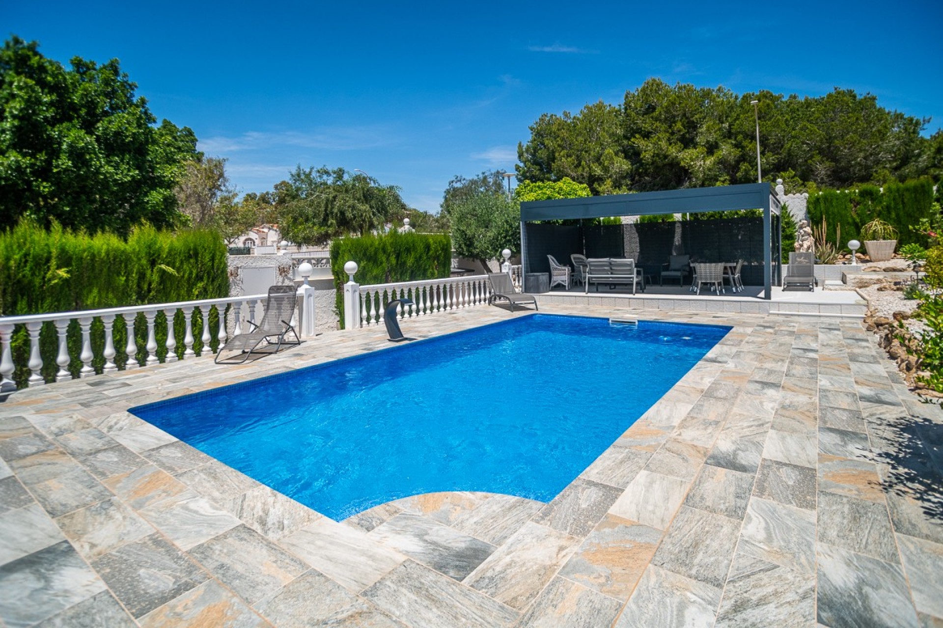 Resale - Villa -
La Marina - Costa Blanca