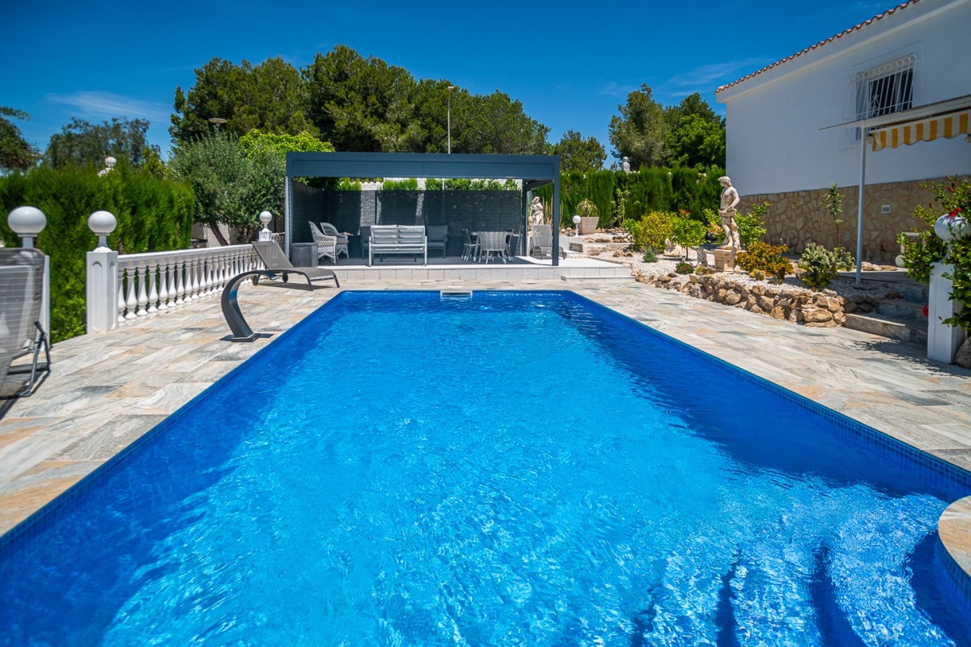 Resale - Villa -
La Marina - Costa Blanca