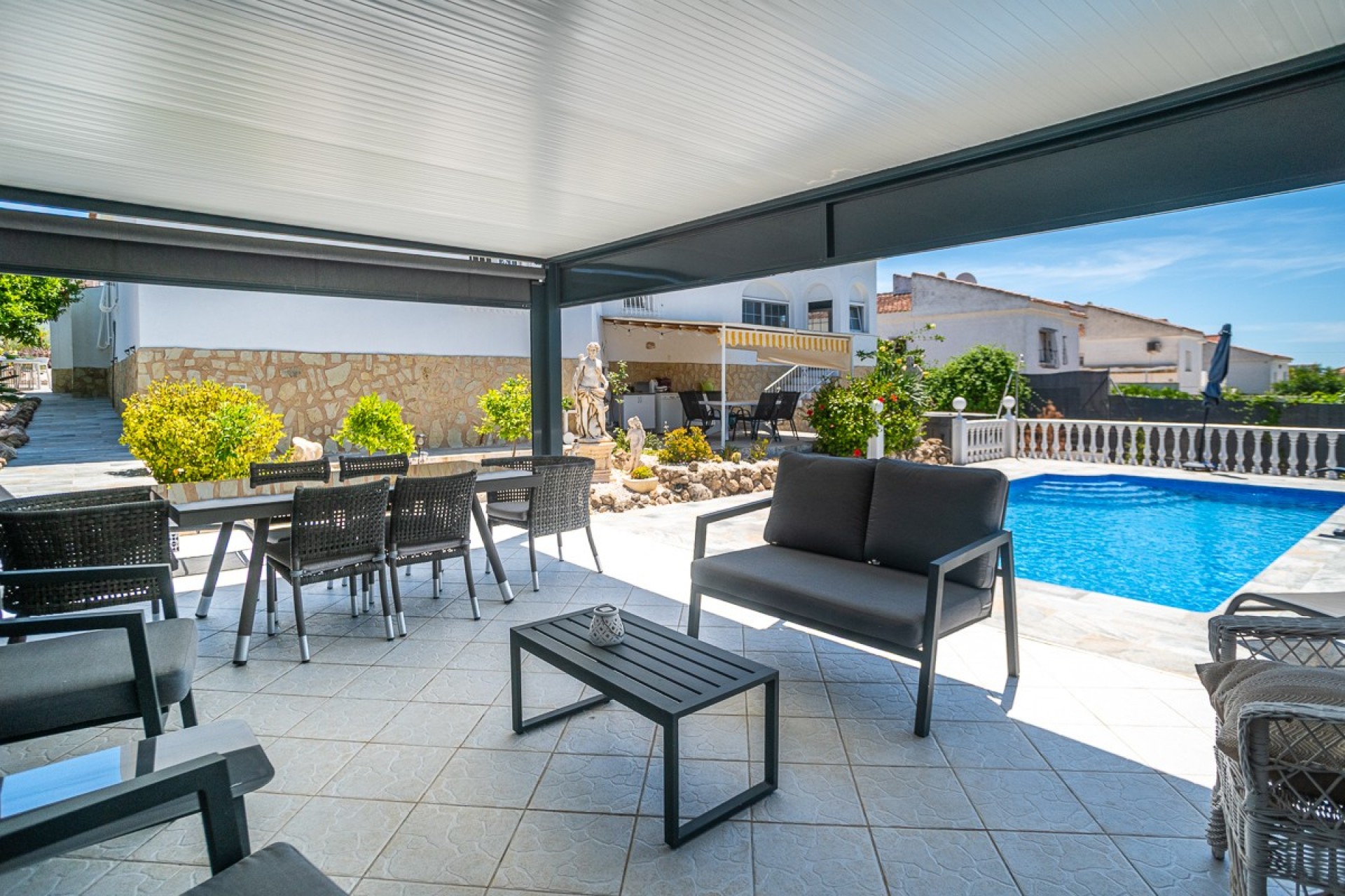 Resale - Villa -
La Marina - Costa Blanca