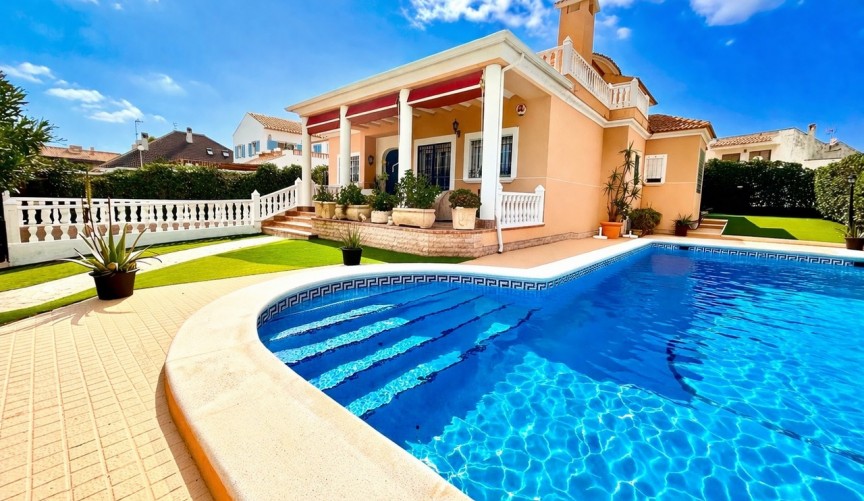 Resale - Villa -
La Mata - Costa Blanca