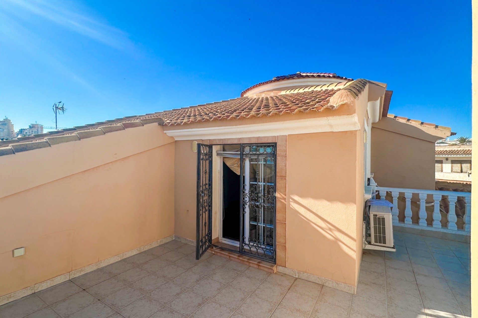 Resale - Villa -
La Mata - Costa Blanca