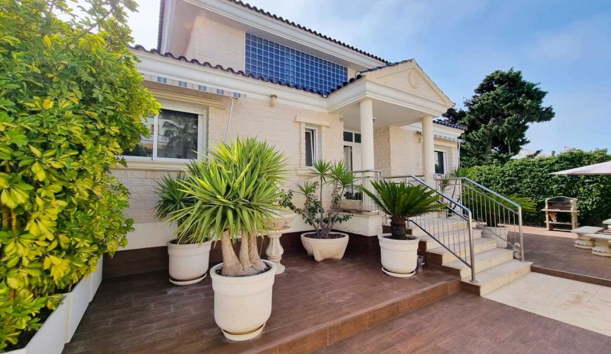Resale - Villa -
La Mata - Costa Blanca
