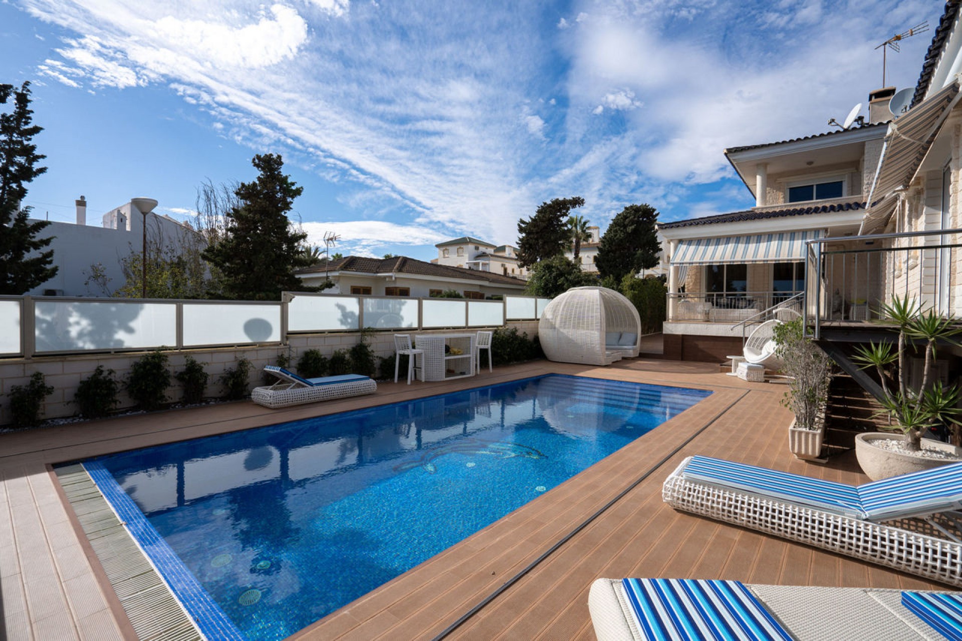 Resale - Villa -
La Mata - Costa Blanca