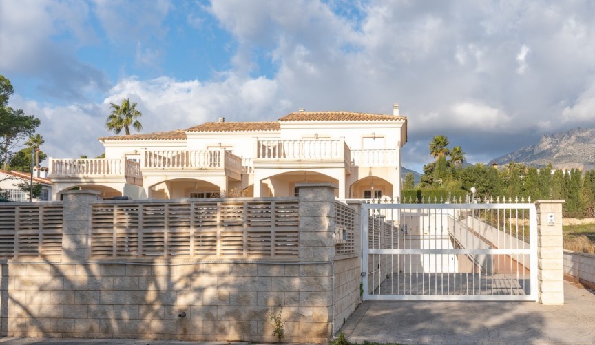 Resale - Villa -
La Nucía - Costa Blanca