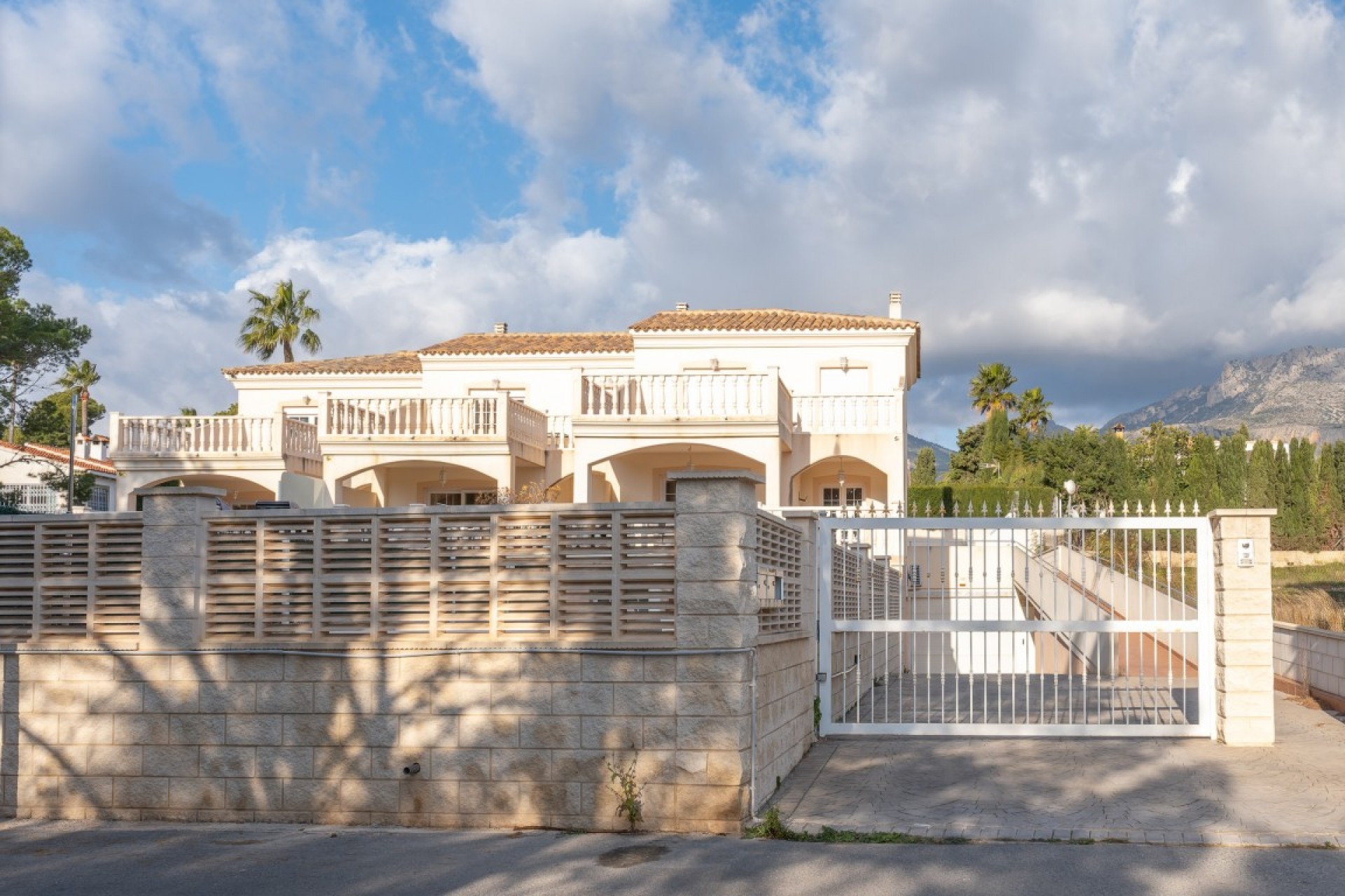 Resale - Villa -
La Nucía - Costa Blanca