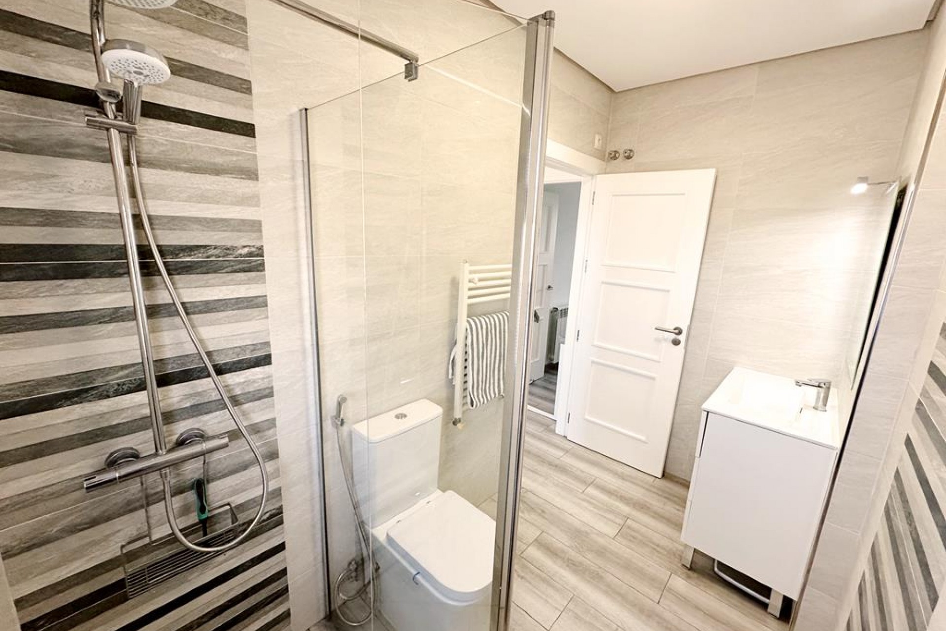 Resale - Villa -
La Torre Golf Resort - Inland