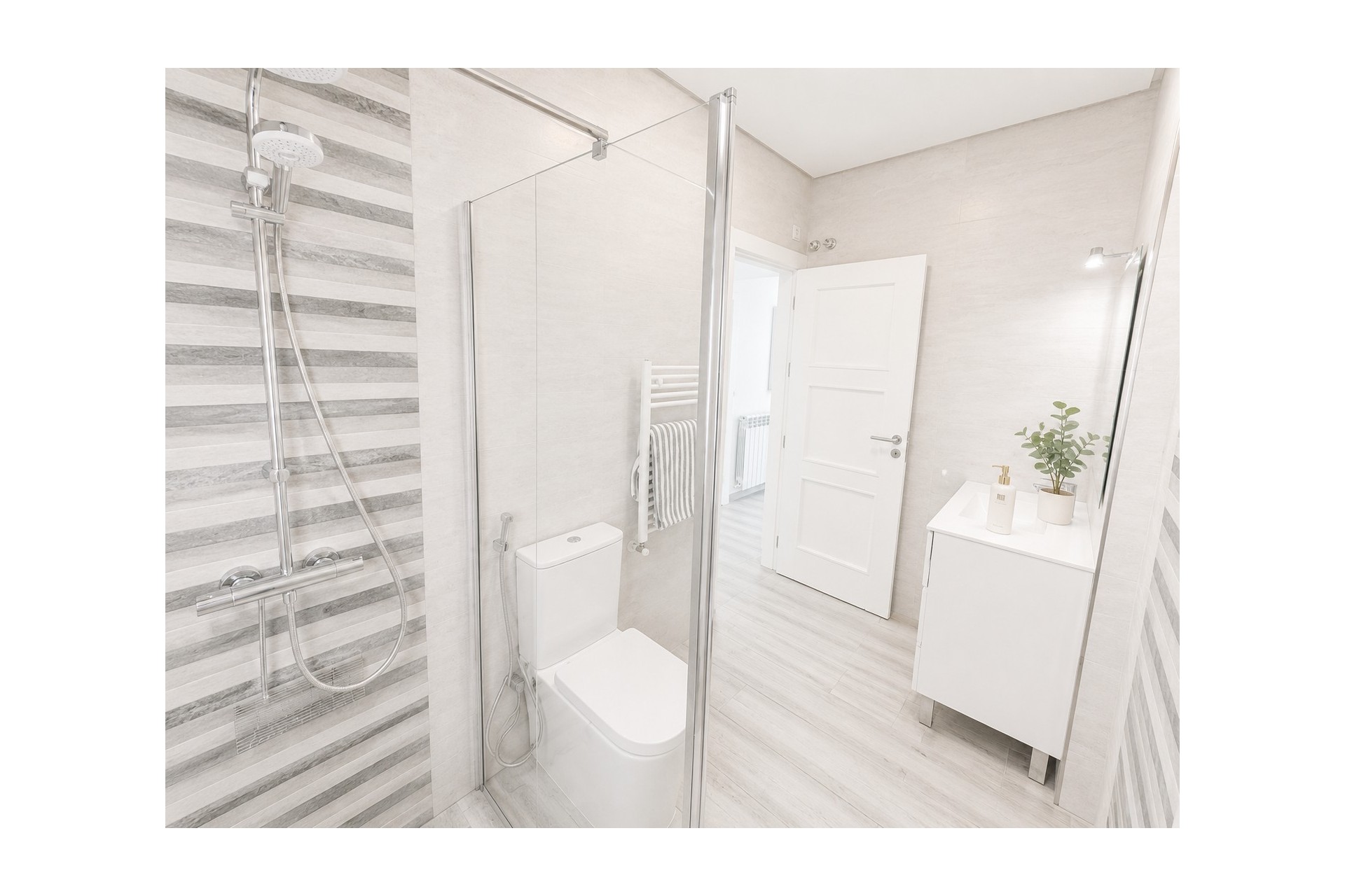 Resale - Villa -
La Torre Golf Resort - Inland