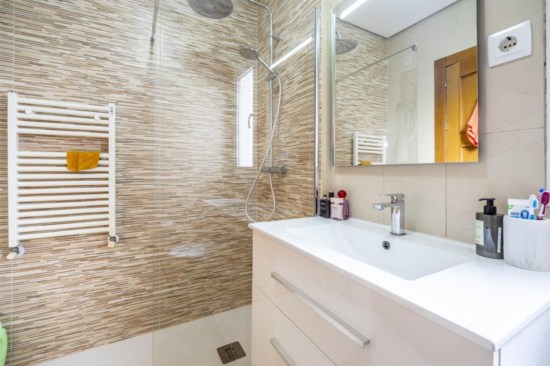 Resale - Villa -
La Torre Golf Resort - Inland