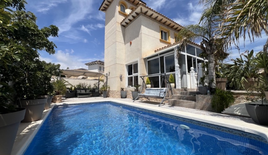 Resale - Villa -
La Zenia - Costa Blanca