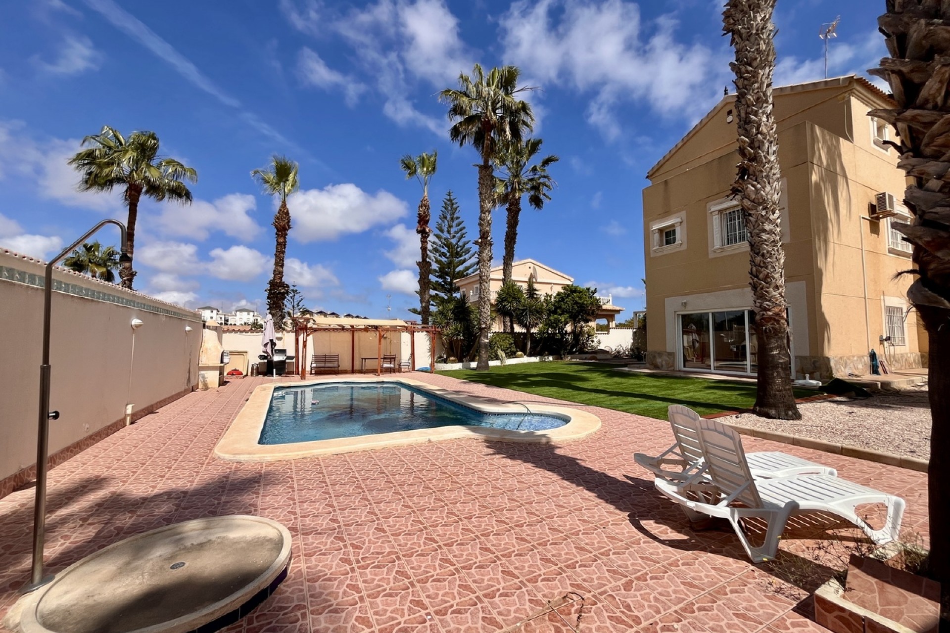 Resale - Villa -
La Zenia - Costa Blanca