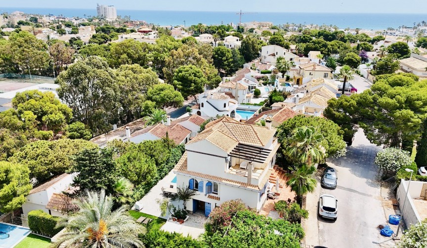 Resale - Villa -
La Zenia - Costa Blanca