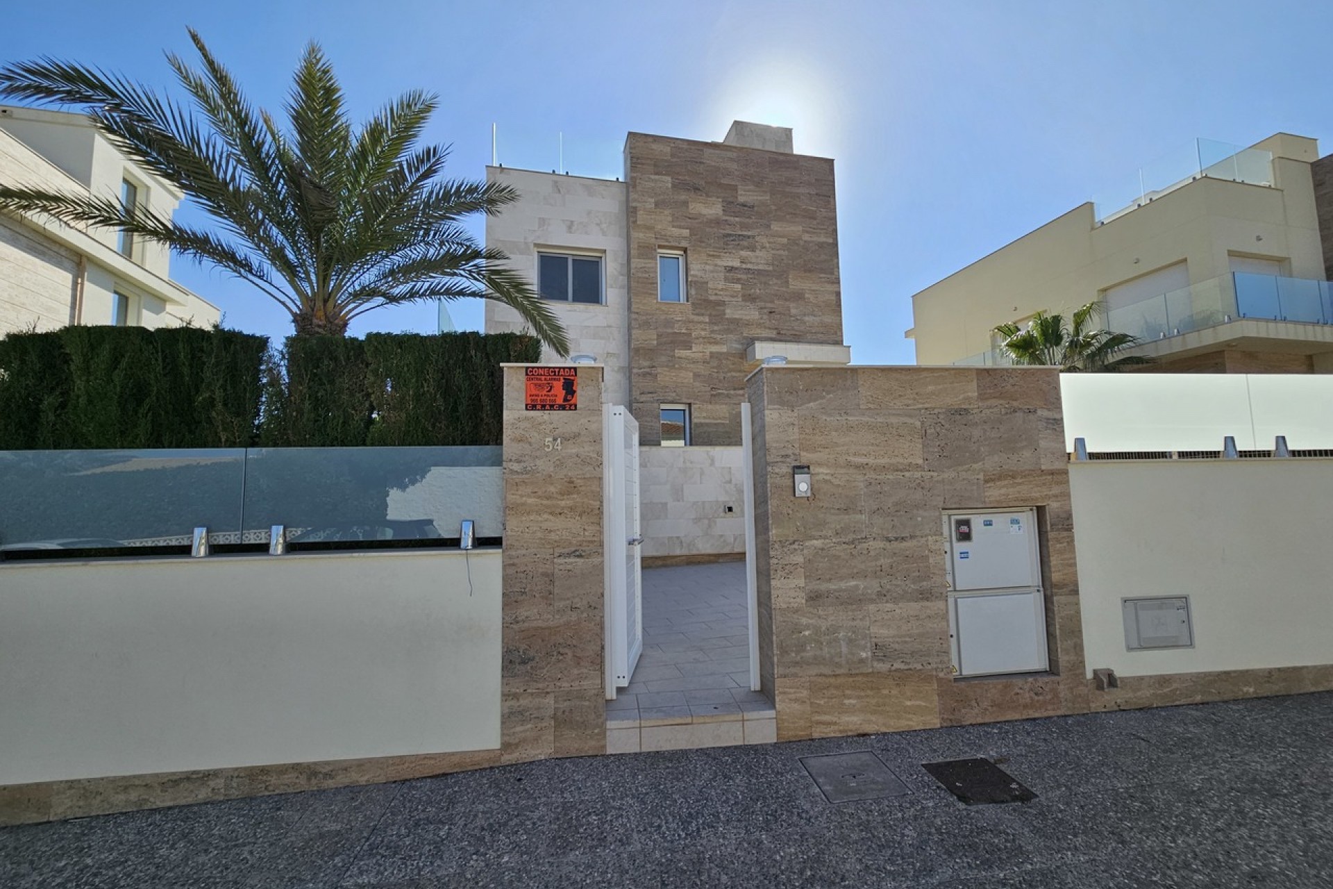 Resale - Villa -
La Zenia - Costa Blanca