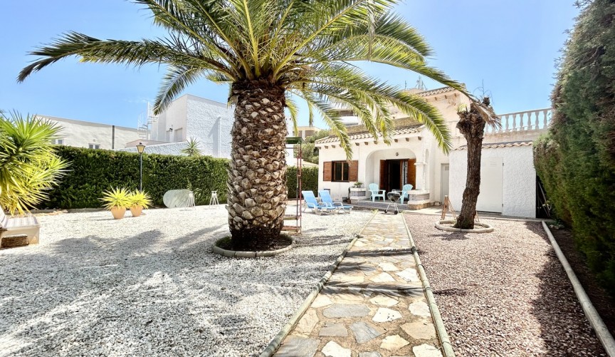 Resale - Villa -
La Zenia - Costa Blanca