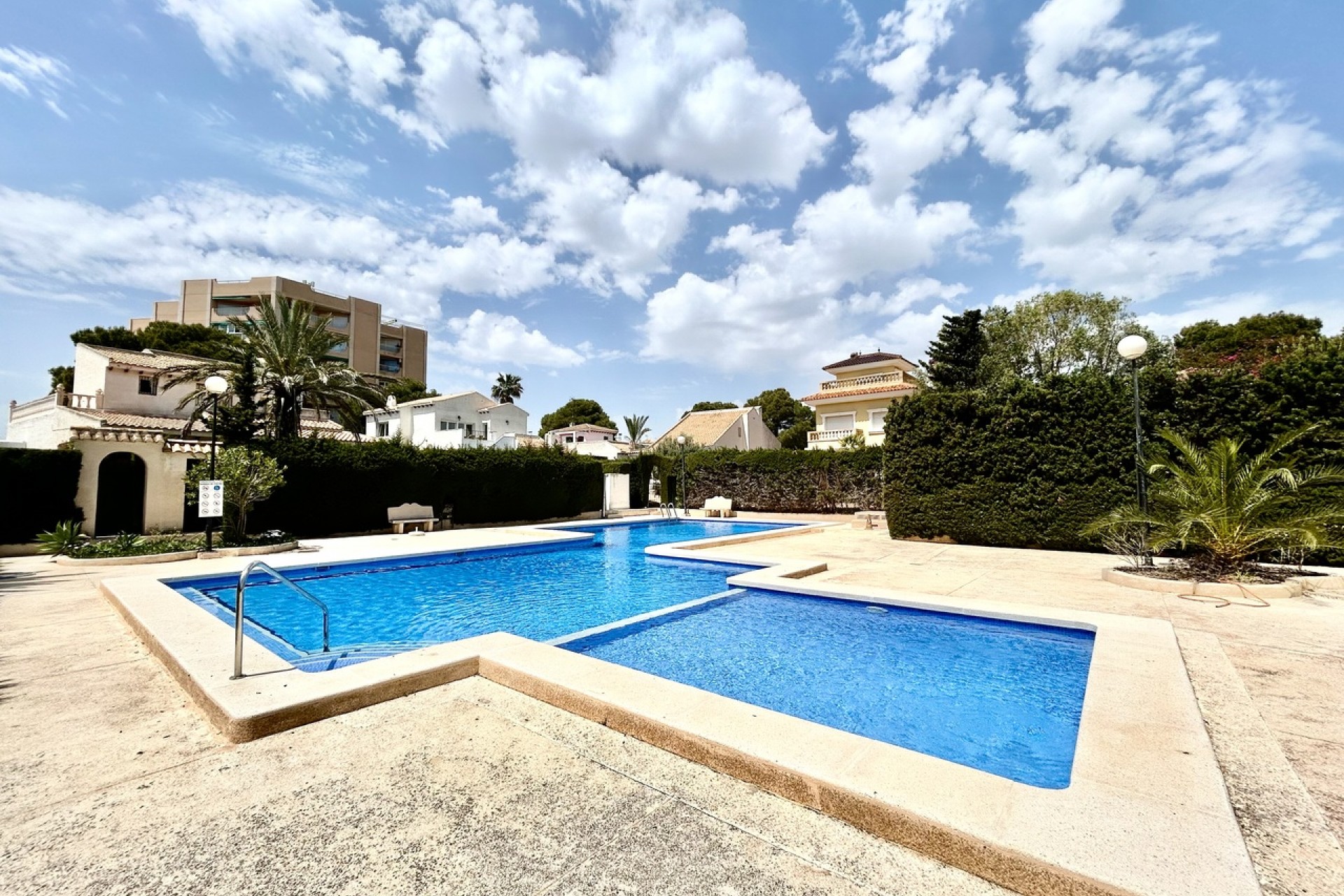 Resale - Villa -
La Zenia - Costa Blanca