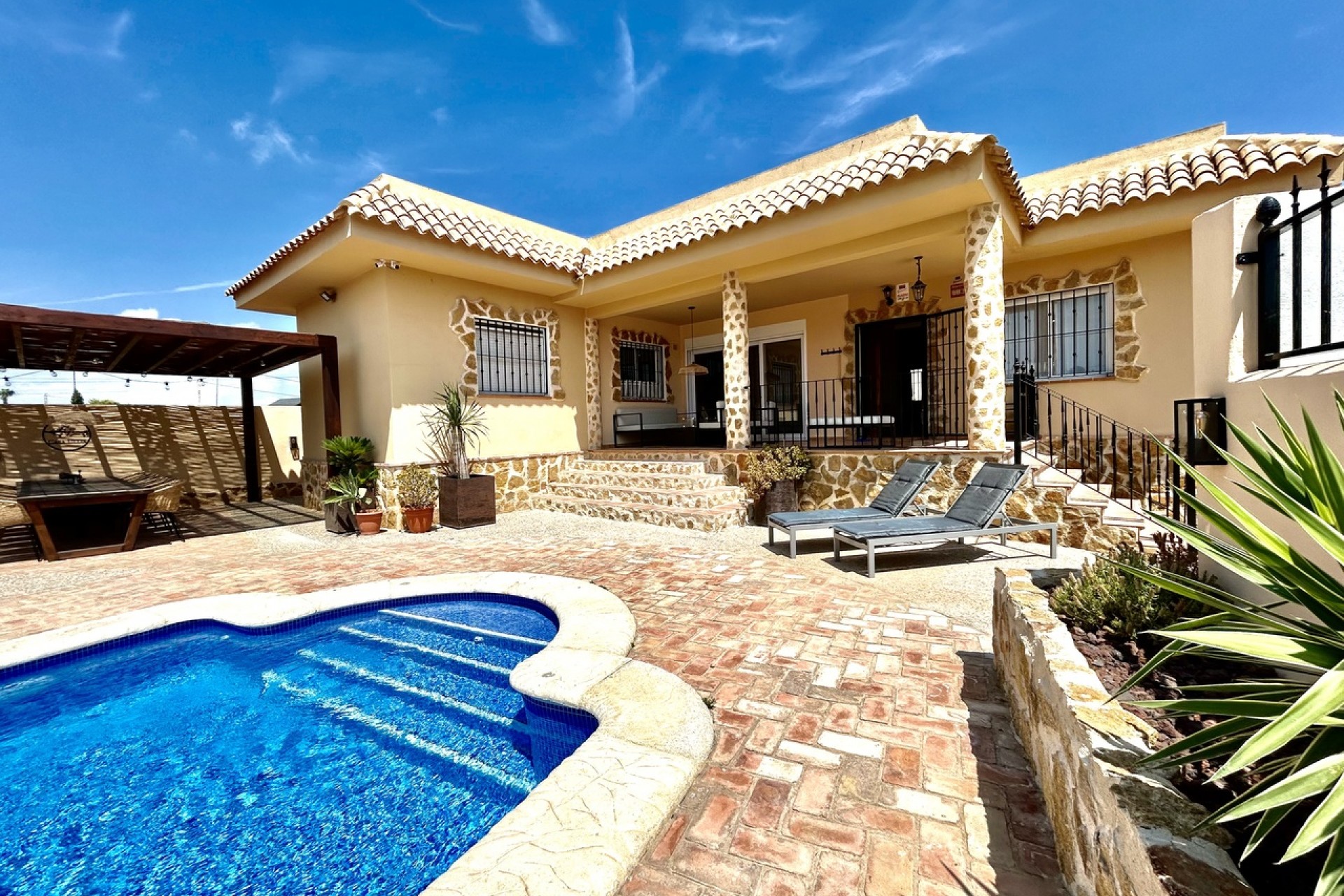 Resale - Villa -
La Zenia - Costa Blanca
