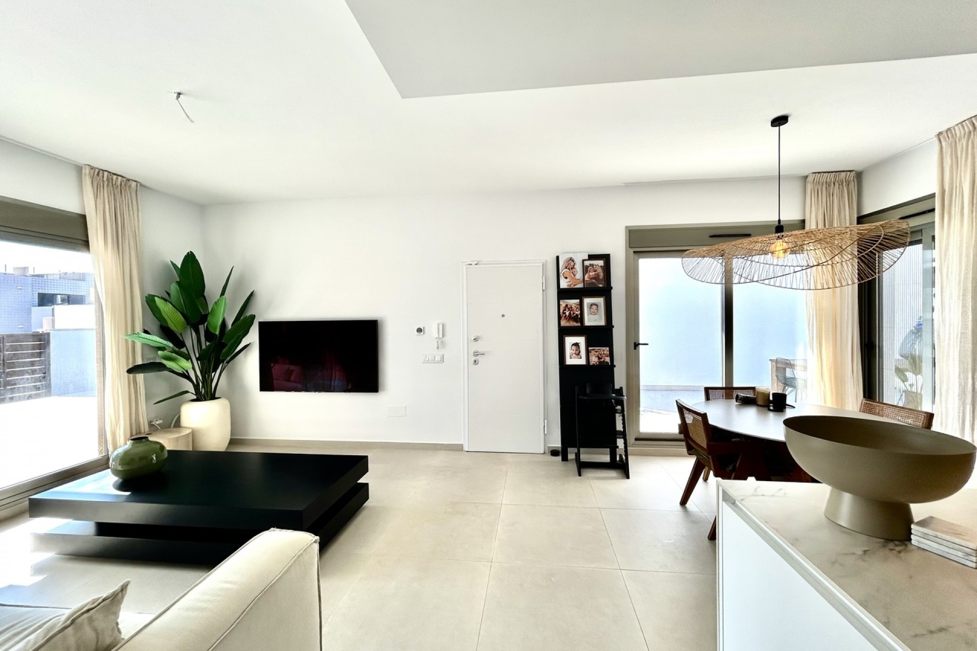 Resale - Villa -
Las Filipinas - Inland