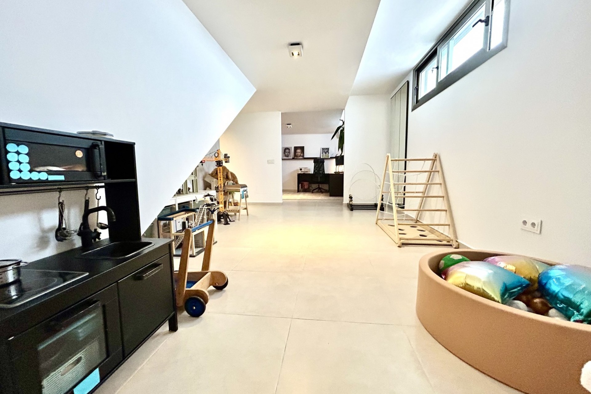 Resale - Villa -
Las Filipinas - Inland