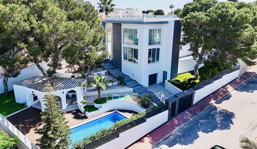 Resale - Villa -
Los Balcones - Costa Blanca