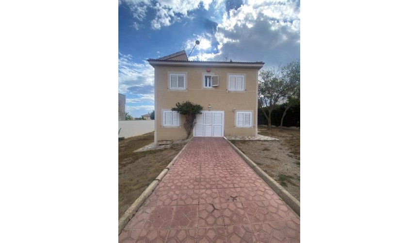 Resale - Villa -
Los Balcones - Costa Blanca