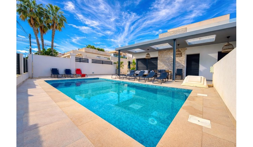 Resale - Villa -
Los Balcones - Costa Blanca