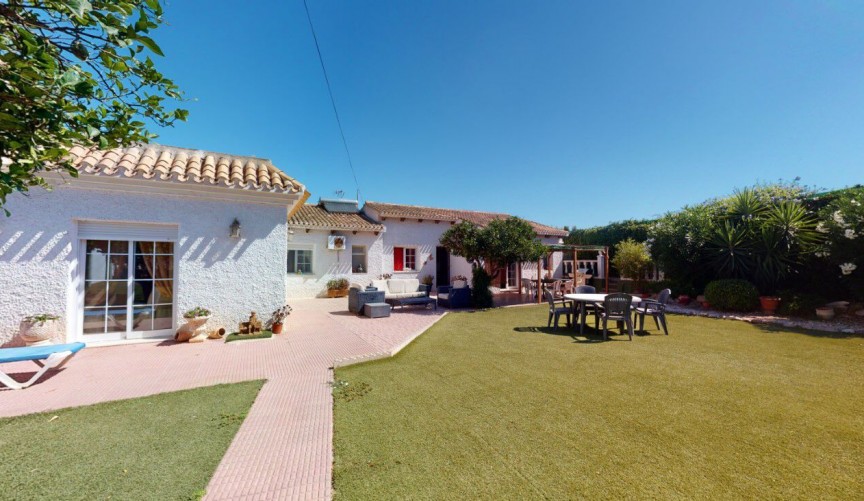 Resale - Villa -
Los Belones - Inland