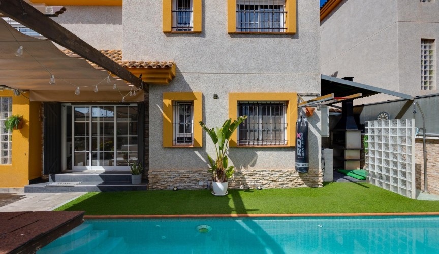 Resale - Villa -
Los Montesinos - La Herrada