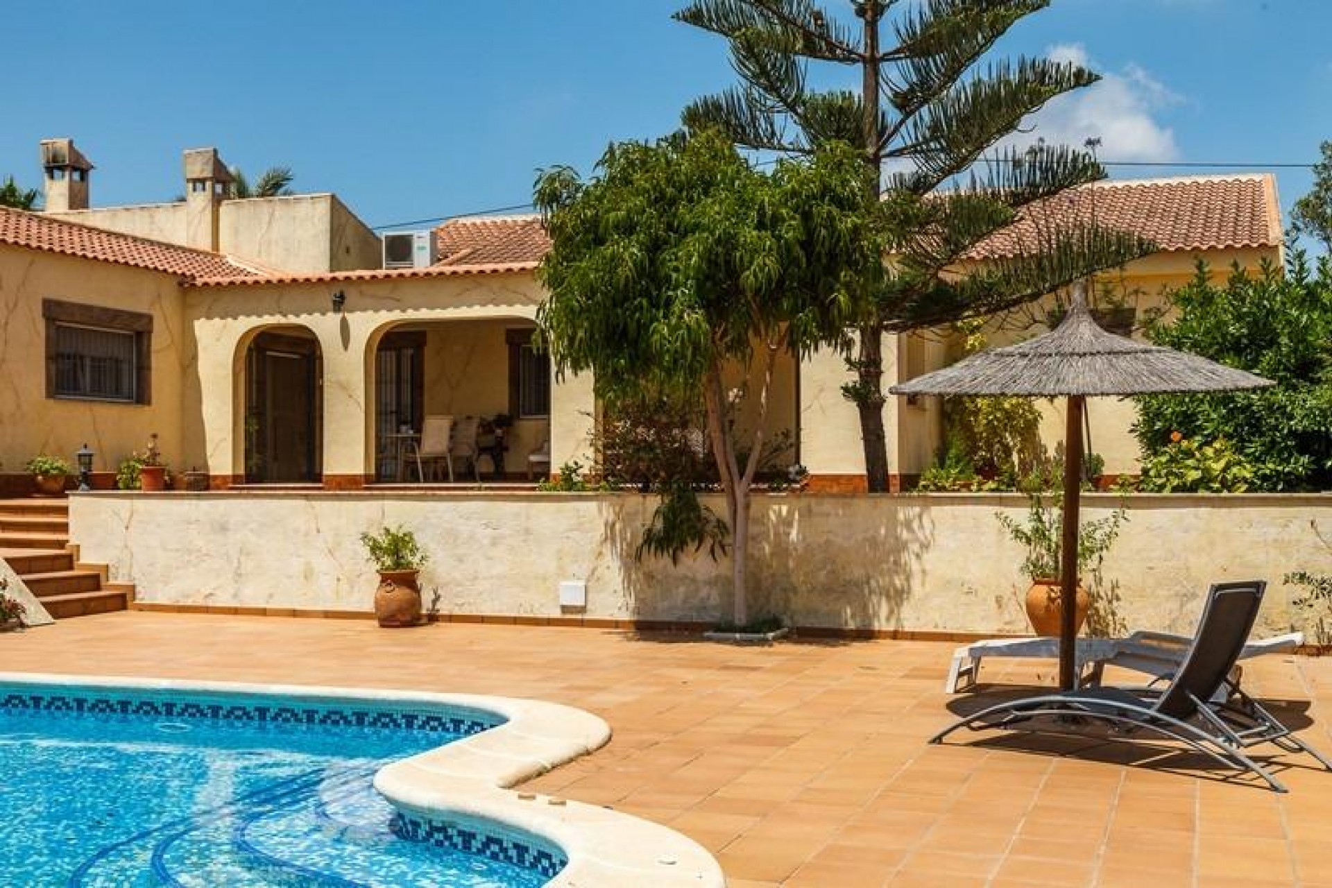 Resale - Villa -
Los Montesinos - Montesinos  Los