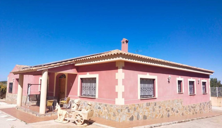 Resale - Villa -
Macisvenda - Inland