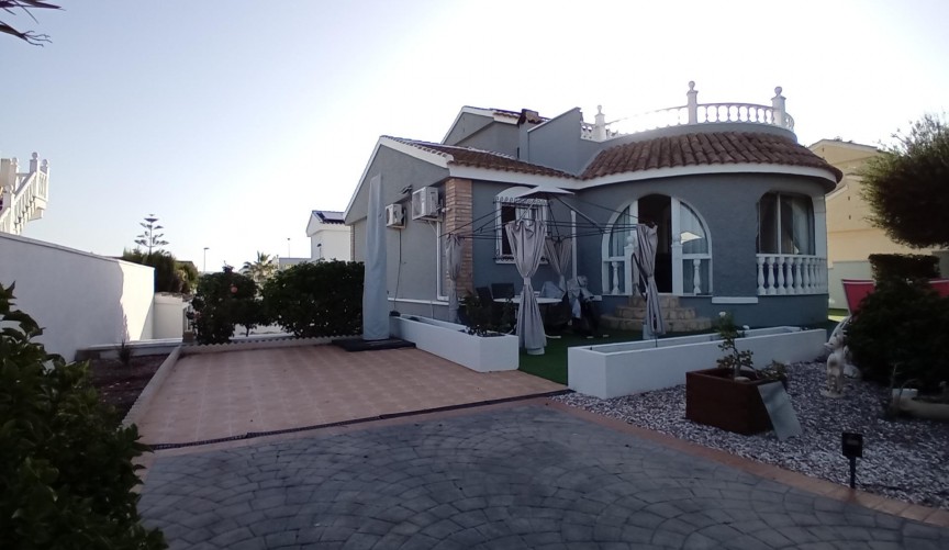 Resale - Villa -
Mazarron - Camposol