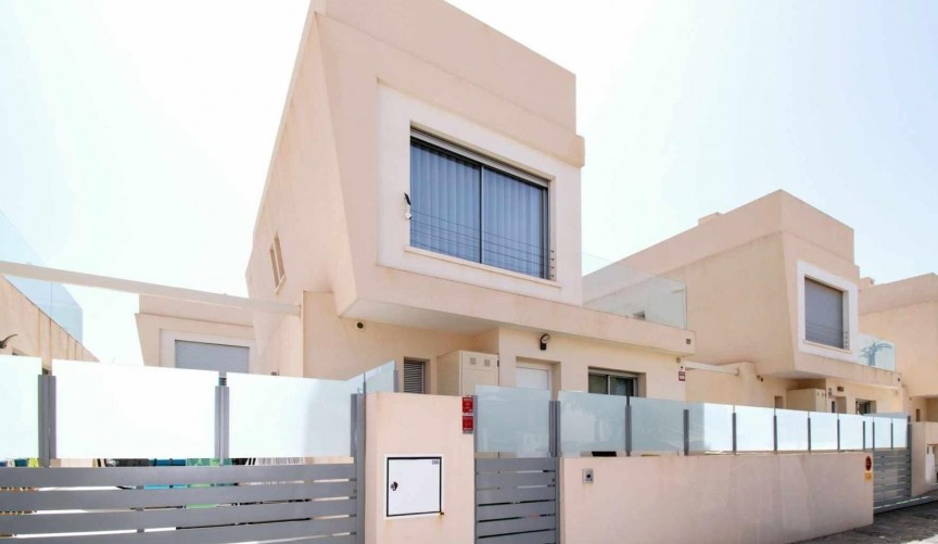 Resale - Villa -
Mil Palmeras - Costa Blanca