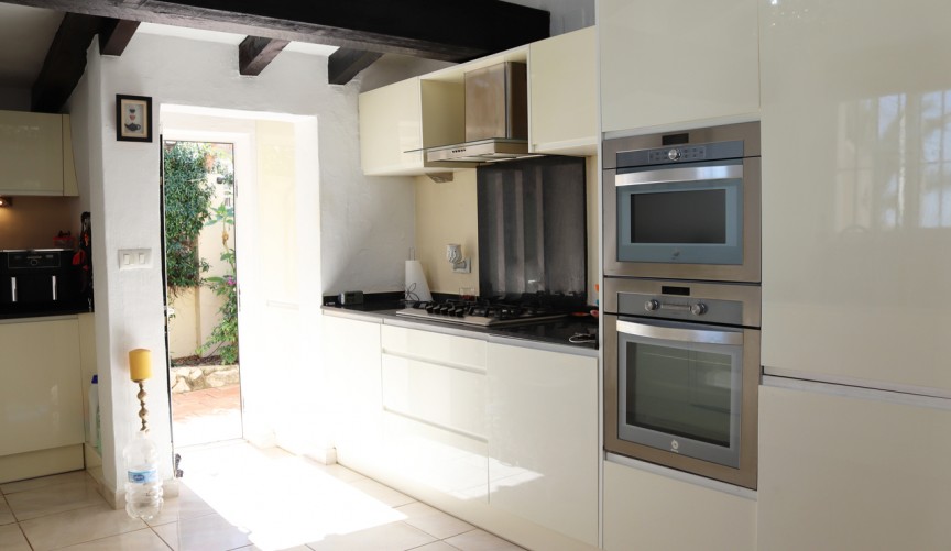 Resale - Villa -
Orba - Inland