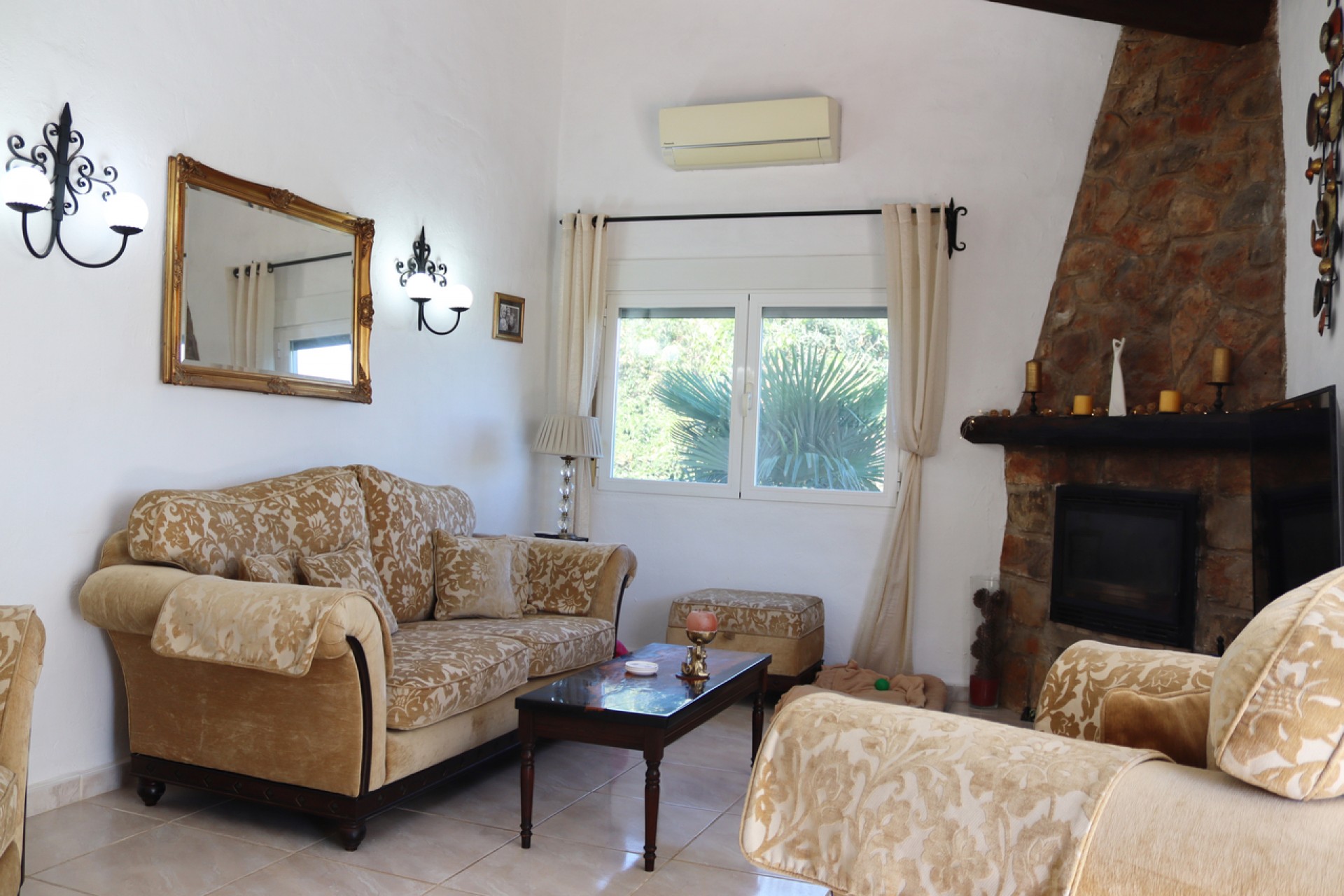 Resale - Villa -
Orba - Inland