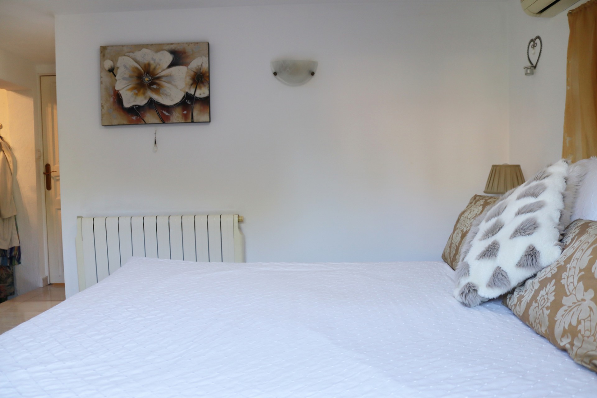 Resale - Villa -
Orba - Inland