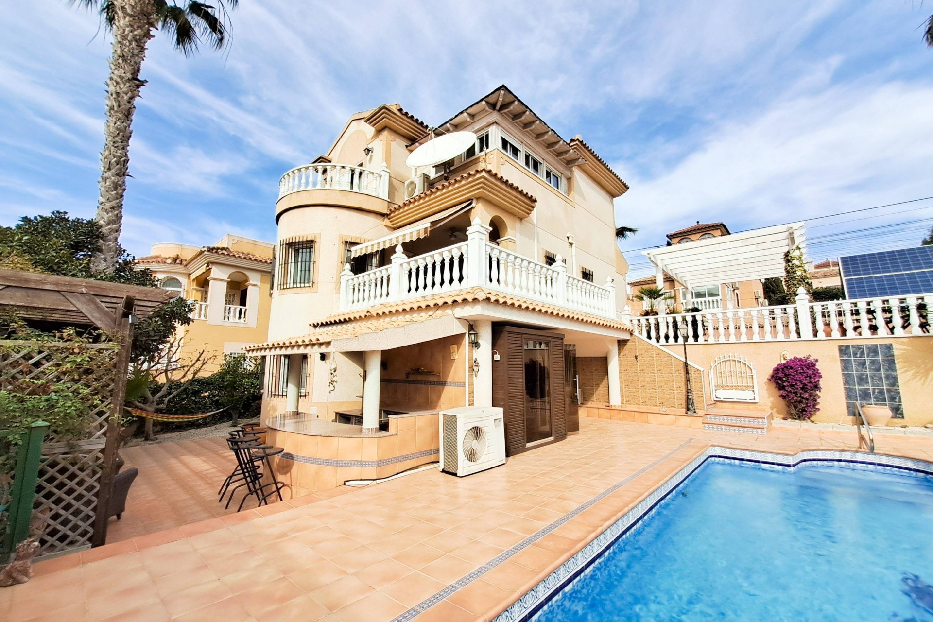 Resale - Villa -
Orihuela Costa - Altos De Campoamor