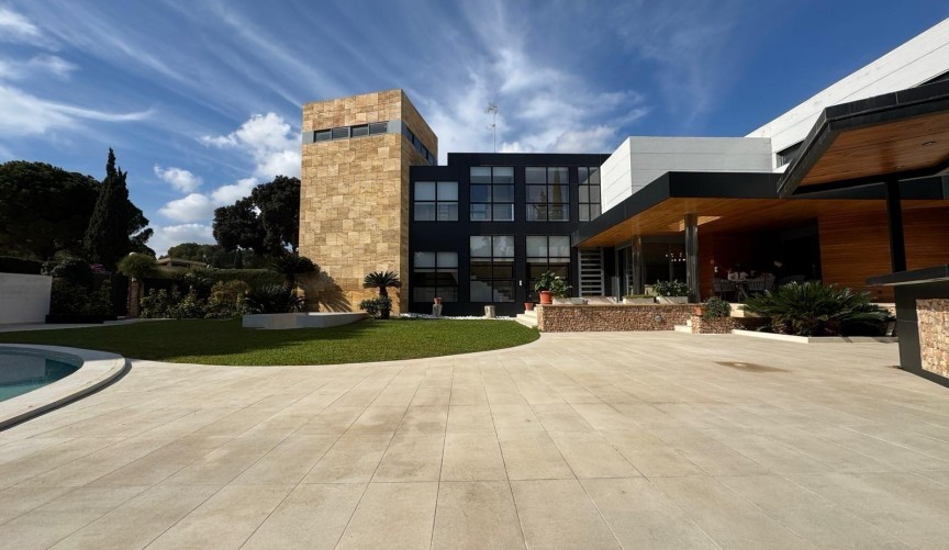 Resale - Villa -
Orihuela Costa - Altos De Campoamor