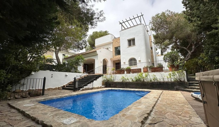 Resale - Villa -
Orihuela Costa - Campoamor