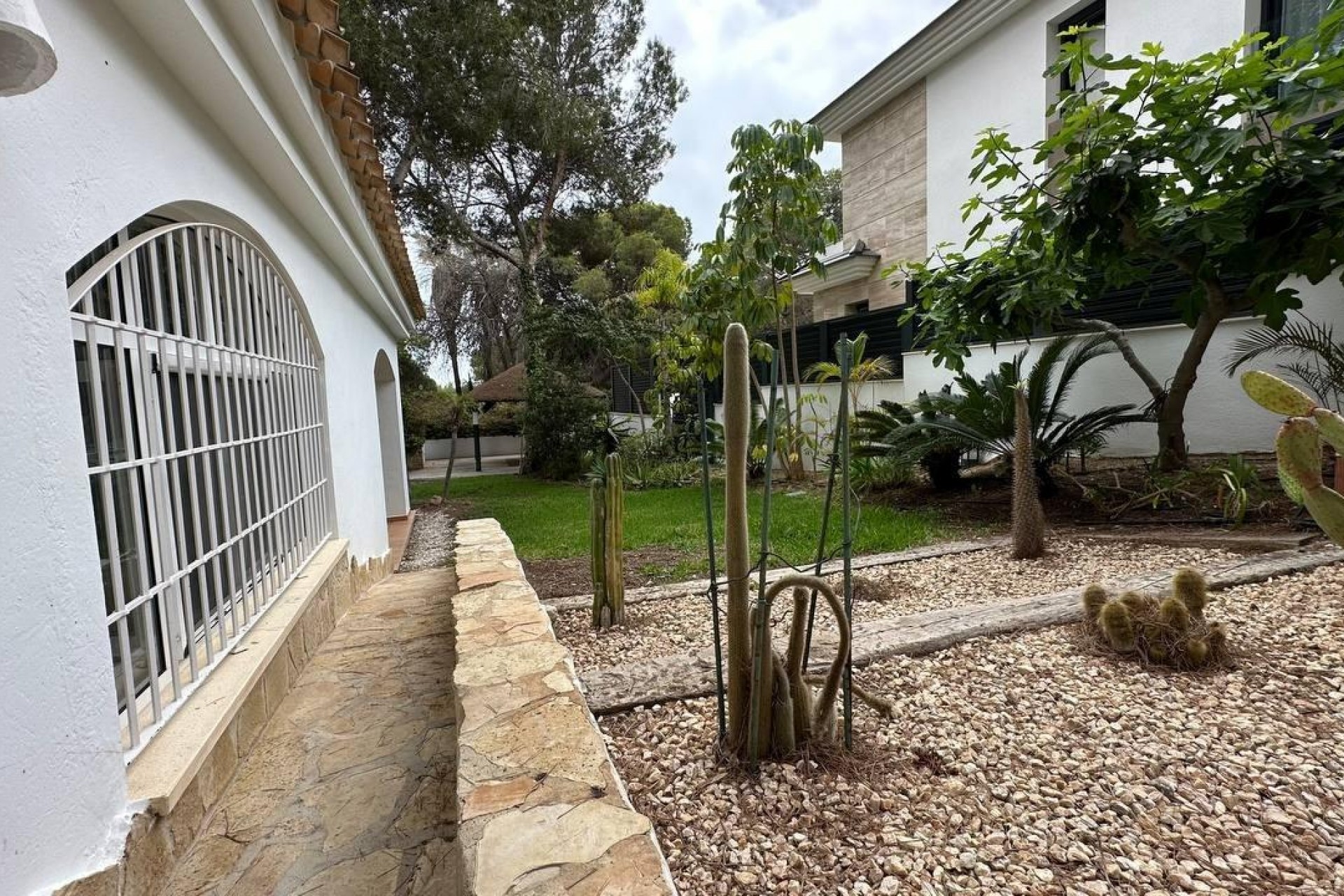 Resale - Villa -
Orihuela Costa - Campoamor